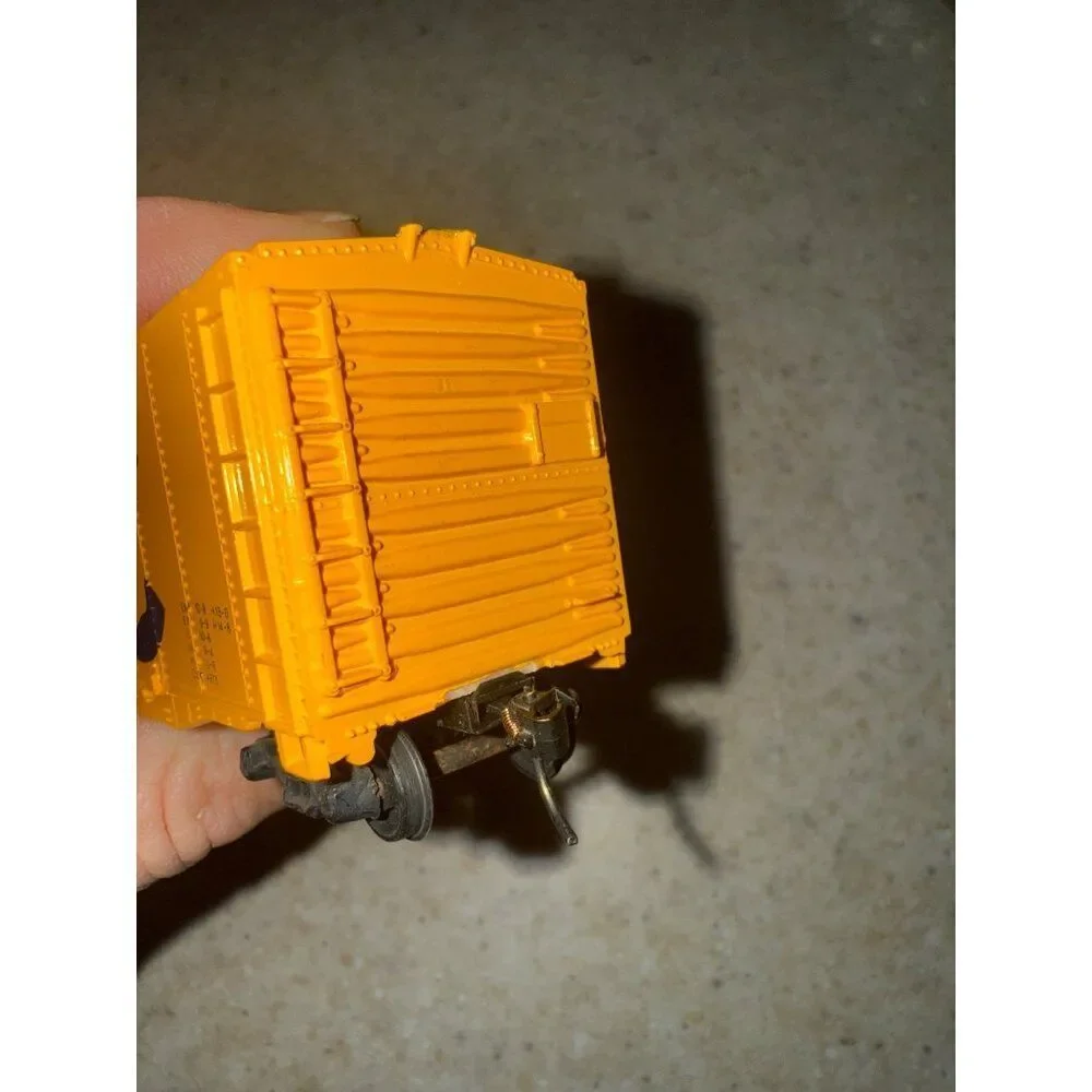 Bachmann 50' Plug-Door Box Car Chessie System 11147-‎ Used N Scale